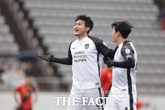 조용하지만 강한 '2위'를 달리고 있는 전남 선수들./K리그