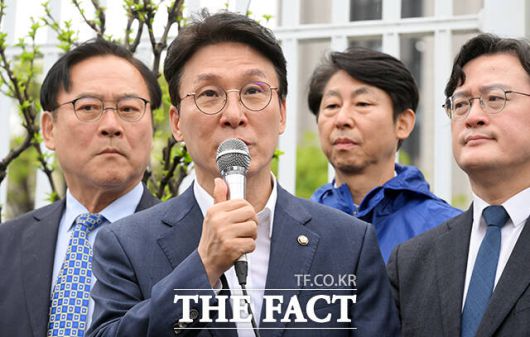 김 최고위원은 "대법원에 대해 묻는 건 법에 정해진 절차를 따르는 것으로 청문회는 국민에게 주어진 권리"라며 "알권리를 대행해야 할 의무가 국회에 있고, 그에 따라 대법원이 범한 절차상 의문점을 묻고 확인할 것"이라고 주장했다. /임영무 기자