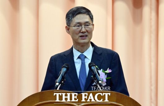 6년 임기를 마치고 퇴임하는 문형배 전 헌법재판소장 권한대행이 헌법재판소에서 열린 퇴임식에서 퇴임사를 하고 있다. /임영무 기자