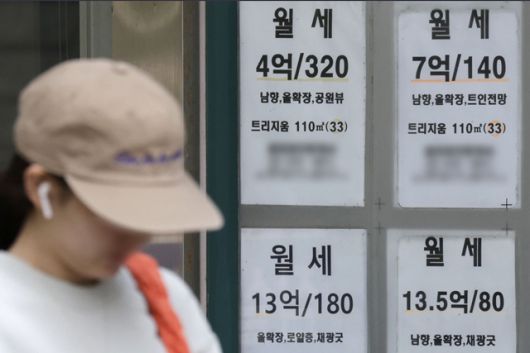 5일 대법원 등기정보광장에 따르면 올해 1분기(1월~3월) 서울에서 확정일자를 부여받은 임대차 계약 총 23만3958건 중 64.6%인 15만1095건이 월세인 것으로 파악됐다. 월세 비중은 지난 2021년 46%, 2022년 53.6%, 2023년 56.5%, 2024년 60.3%으로 점점 커졌다. /뉴시스