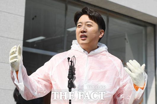 하지만 전문가들은 이 공약이 오히려 군 전력의 근간을 약화시킬 수 있다고 경고한다. /장윤석 기자