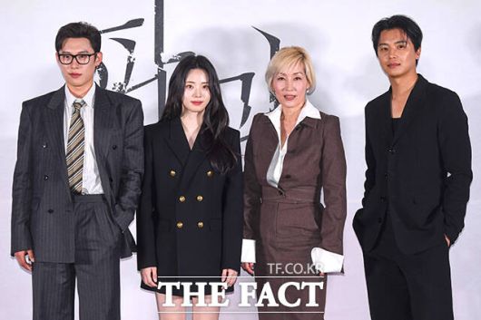 배우 김성철 신시아 이혜영 연우진(왼쪽부터)이 출연한 영화 '파과'는 바퀴벌레 같은 인간들을 처리하는 '신성방역'에서 40년간 활동 중인 레전드 킬러 조각과 그를 쫓는 미스터리한 킬러 투우의 숨 막히는 핏빛 대결을 그린다. /장윤석 기자