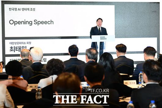 개회사하는 최태원 회장.