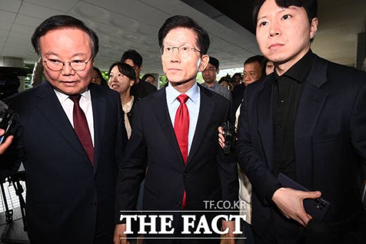 김문수 국민의힘 대선 후보가 10일 오후 서울 양천구 남부지방법원에서 열린 국민의힘 제21대 대통령후보 선출취소 효력정지 가처분 신청 심문기일에 출석하고 있다. /서예원 기자