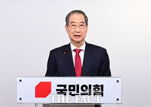 대통령 예비후보인 한덕수 전 총리가 10일 오후 서울 여의도 국민의힘 중앙당사에서 기자회견을 하고 있다. /이새롬 기자
