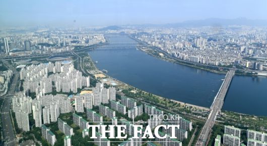 이재명 후보는 지난 대선 공약이었던 국토보유세에 대해서는 "수용성이 너무 떨어진다. (대선 때도) 표 떨어지고 별로 도움이 안 됐다"며 사실상 철회 입장을 밝혔다. /더팩트 DB