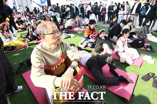 '앉아서, 누워서, 박스 안에서' 멍 때리는 방법도 가지각색.