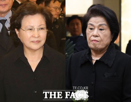 고 노무현 전 대통령의 부인 권양숙 여사(왼쪽), 고 전두환 전 대통령의 부인 이순자 여사. /더팩트 DB