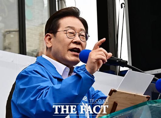 연설하는 이재명 후보.