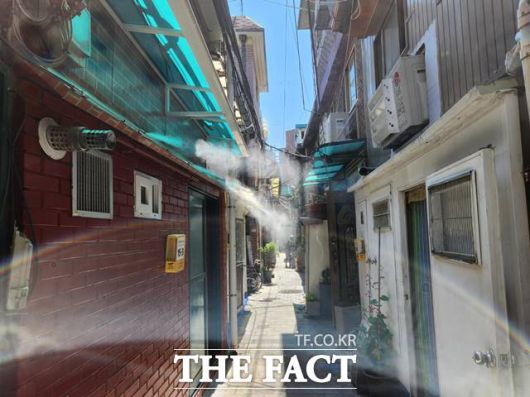 돈의동 쪽방촌 쿨링포그 가동 모습. /서울시
