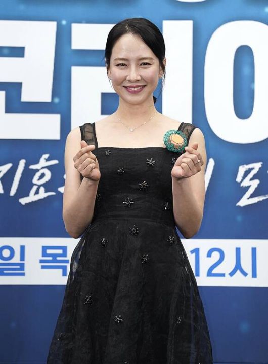 송지효는 "한 달 반에서 두 달 가까이 해녀들의 삶을 살면서 많은 걸 느끼고 공부했다"고 소감을 전했다. /JTBC