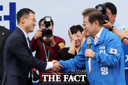 이 후보에 익산 유세에 김상욱 무소속 의원이 참석해 화제가 되기도 했다. /뉴시스