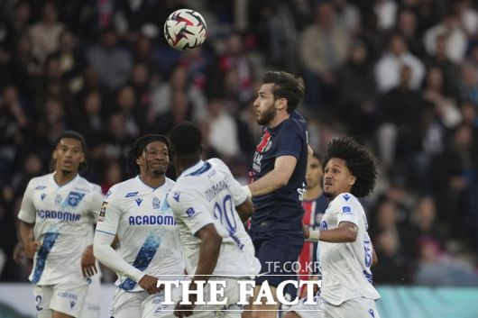 리그 최종전에서 2골을 기록한 흐비차 크바라츠헬리아의 경기 장면./파리=AP.뉴시스