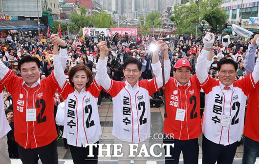 김 후보의 지지율이 대구·경북(TK)에서 50% 아래로 떨어졌다. /수원=임영무 기자