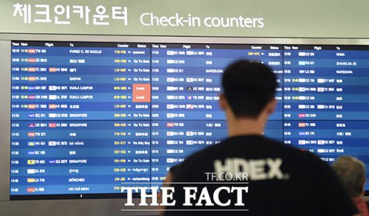 통합 마일리지 제도의 핵심 쟁점은 '전환 비율'이다. 탑승 마일리지는 국제항공운송협회(IATA)가 정한 두 도시 간 직항거리를 기준으로 산정되며 항공권 종류나 운임 등급에 따라 적립률이 달라진다. /장윤석 기자