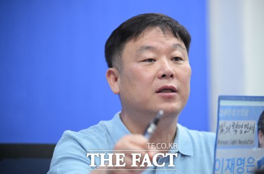 안진걸 위원장이 이끄는 서민중산층경제살리기위원회는 실질적 민생 정책을 수립하는 데 집중하고 있다. 참여연대부터 민생경제연구소까지 27년간 시민사회활동을 해온 안 위원장은 처음으로 선대위에 합류했다고 한다. /박헌우 기자