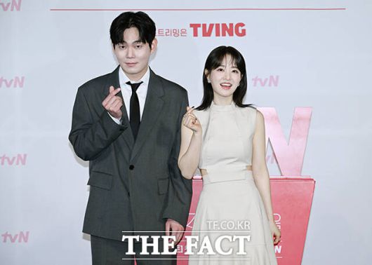 배우 류경수(왼쪽)와 박보영이 박진영 박보영 커플과는 또 다른 매력을 보여줄 예정이다. /장윤석 기자