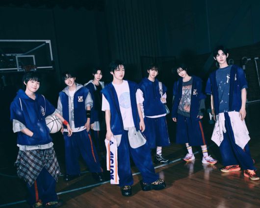 트이틀곡 'FREEZE' 두 번째 뮤직비디오 티저에서 다이내믹하고 절도 있는 퍼포먼스를 예고한 킥플립은 새 앨범 활동을 전개하며 '차세대 무대 장인' 존재감을 굳힐 각오다. /JYP엔터