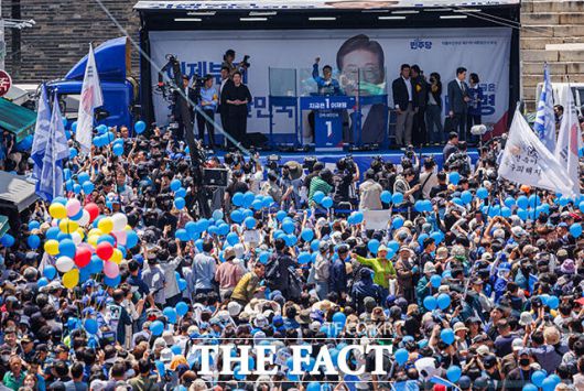 성남시장 시절의 일화를 열거하며 '실무형 일꾼' 이미지를 부각하기도 했다. "현수막을 쓰레기봉투로 만들었다", "가로등 예산을 20% 깎아도 문제없었다"며 '예산 절감형 복지' 사례를 나열했다. /배정한 기자