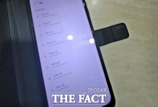 사망한 교사는 자신이 가르치던 학생 가족으로부터 개인 휴대전화로 수 차례 민원을 받은 것으로 알려졌다. 사진은 지난 22일 오전 제주 한 중학교에서 숨진 채 발견된 교사가 생전 학생 측 민원인으로부터 받은 전화 내역. / 뉴시스