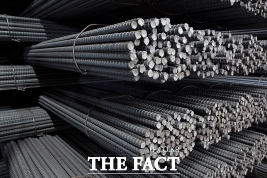 포스코경영연구원이 발간한 보고서에 따르면 국내 철강 내수는 2025년 4610만톤으로 줄어들며, 2008년 금융위기 이후 최저 수준에 근접할 것으로 예측된다. /현대제철