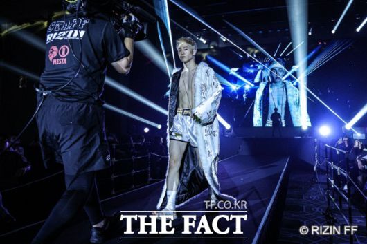 미우카 코타가 31일 인천 중구 운서동 파라다이스시티에서 열린 '라이진 월드 시리즈 인 코리아' 제3경기 출전을 위해 경기장으로 걸어 들어가고 있다. /라이진 제공