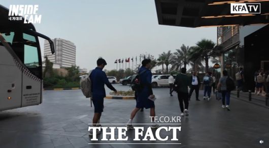 숙소에 도착하고 있는 선수들./KFATV