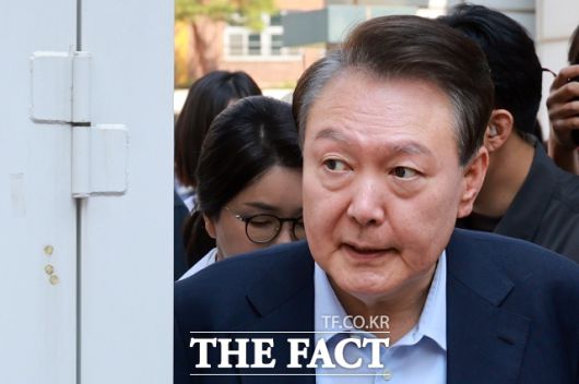 사법정의바로세우기시민행동(사세행)은 4일 경기 과천시 공수처 앞에서 기자회견을 열고 윤석열 전 대통령과 이주호 사회부총리 겸 교육부장관에게 직권남용 권리행사방해, 아동복지법 위반 혐의를 공동 적용해 고발했다고 밝혔다./ 더팩트DB