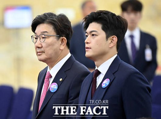 6·3 대통령 선거 참패 이후 국민의힘엔 '그 책임이 누구에게 있느냐'만 남았다. 사진은 4일 국민의힘 김용태 비상대책위원장(오른쪽)과 권성동 원내대표가 이재명 대통령 취임식에 참석하는 모습. /배정한 기자