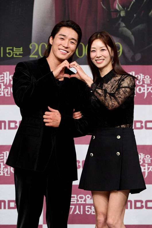 배우 서하준(왼쪽)과 장신영이 '태양을 삼킨 여자'에서 로맨스 라인을 형성한다. /MBC