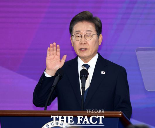 제21대 대통령 선거에서 이재명 대통령이 당선되며 신정부가 공식 출범했다. 이 대통령이 4일 국회에서 열린 제21대 대통령 취임식에서 취임선서를 하고 있다. /국회사진기자단