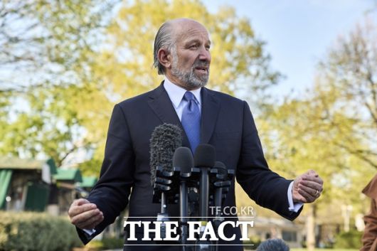 하워드 러트닉 미국 상무장관은 현지 투자 기업들에 제공할 보조금과 관련해 "너무 관대해 보인다"며 "보조금을 받을 기업들과 재협상 중"이라고 밝혔다. /AP.뉴시스