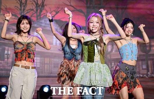 그룹 키라스가 9일 오후 서울 강남구 일지아트홀에서 열린 데뷔 쇼케이스에서 'KILL MA BO$$' 무대를 펼치고 있다. /남윤호 기자