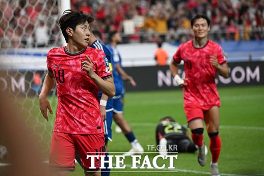 이강인이 10일 오후 서울 마포구 서울월드컵경기장에서 열린 2026 국제축구연맹(FIFA) 북중미 월드컵 아시아 3차 예선 쿠웨이트전에서 득점 후 기뻐하고 있다./서울월드컵경기장=남용희 기자