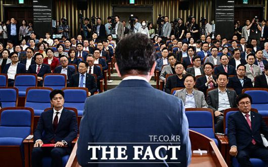 국민의힘 원내대표 선거 구도가 '수도권 대 영남' 또는 '구 친윤(친윤석열) 대 친한(친한동훈)'으로 형성될 전망이다. /배정한 기자