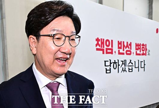 국민의힘이 거대 여당을 상대할 새 원내사령탑 선출을 앞두고 있다. 누가 당선되더라도 대선 패배 이후 혼란에 빠진 당을 수습해야 한다는 막중한 과제가 기다리고 있다. /배정한 기자