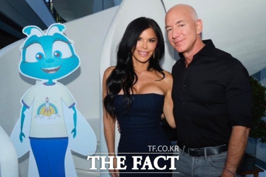 아마존 창립자 제프 베이조스와 그의 약혼녀 로렌 산체스. /인스타그램 'jeffbezos'