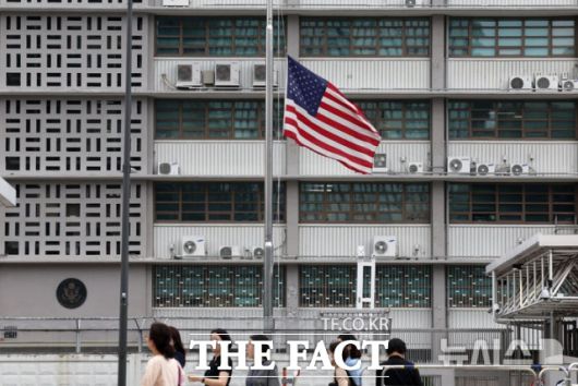 18일 유학업체 등에 따르면 주한 미국대사관은 지난달 28부터 비자 인터뷰 접수를 잠정 중단했다. 마코 루비오 미국 국무장관이 지난달 27일 세계 외교 공관에 유학생 비자 인터뷰를 일시 중단하라고 지시한데 따른 조처다. /뉴시스