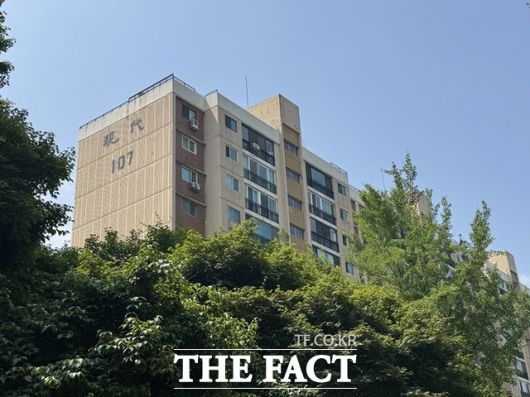 공사비만 2조7000억원에 달하는 압구정2구역엔 업계 1, 2위인 삼성물산과 현대건설이 수주전에 뛰어들었다. /황준익 기자