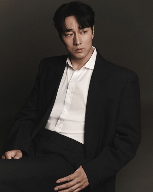 배우 소지섭이 <더팩트>와 만나 넷플릭스 오리지널 시리즈 '광장' 공개 기념 인터뷰를 진행했다. 극 중 남기준 역을 맡는 작품과 캐릭터에 관한 다양한 이야기를 들려줬다. /넷플릭스