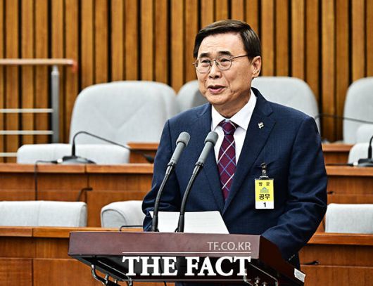 모두발언 하는 이종석 후보자.