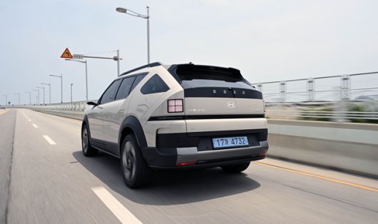 1열 시트백을 슬림하게 설계해 2열 무릎 공간을 41㎜ 늘렸고, 등받이 리클라이닝 각도도 기존 23도에서 최대 37도까지 확대됐다. /현대자동차