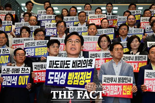 송언석 원내대표는 이날 규탄대회에서 김민석 총리 후보자를 두고 "비리 의혹 후보자를 어떻게 국정의 책임자로 세울 수 있냐"고 목소리 높였다.