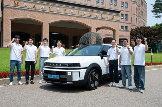 (왼쪽부터) 전성배 전동화시스템설계팀 책임연구원, 이조영 수소전기차성능시험팀 책임연구원, 정재권 FC제어개발1팀 책임연구원, 이재훈 MLV총합시험팀 책임연구원, 정현준 MLV프로젝트2팀 연구원, 김호중 MLV프로젝트2팀 책임연구원, 박훈우 FC시스템설계1팀 책임연구원. /현대자동차