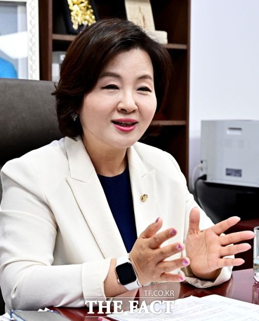 돌봄 부담 완화도 새 정부 복지 정책의 핵심 과제로 삼아야 한다고 강조했다. /배정한 기자