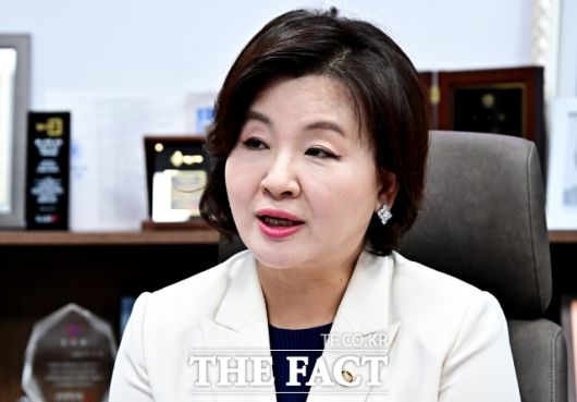 간호사 출신인 그는 현재 시범 운영 중인 '간호간병 통합 서비스'를 전면 도입해야 한다고 강조했다. 간호사 대 환자 수 비율도 '1대 5'까지 점진적으로 조정해야 한다고 봤다. /배정한 기자