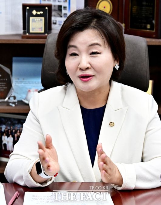 경기 성남을 지역구로 둔 이 의원은 성남의료원에 대해 "시민들에게 큰 의미가 있는 병원"이라고 설명했다. 그는 "이재명 대통령이 정치를 시작하게 된 계기이기도 한 성남의료원은 시민들의 염원이 담긴 상징적인 공간"이라고 강조했다. /배정한 기자