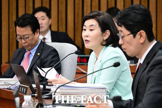 이날 김 후보자의 칭화대 석사 학위 취득 과정도 논란이 됐다. 김희정 국민의힘 의원은 김 후보자의 학위 취득 기간 중국 체류일이 4일에 불과하며, 석사 논문 표절률이 41%에 달한다고 주장했다. /남윤호 기자