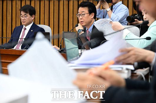 곽규택 국민의힘 의원이 질의하고 있다.