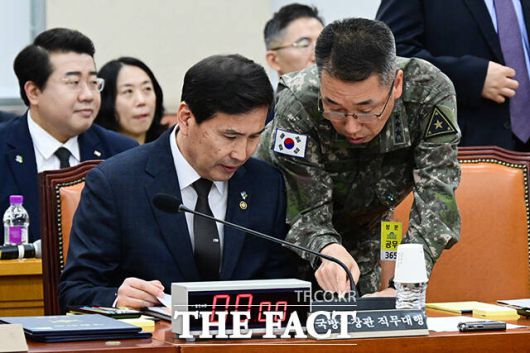 국방위 전체회의 출석한 김선호 국방부 장관 직무대행.